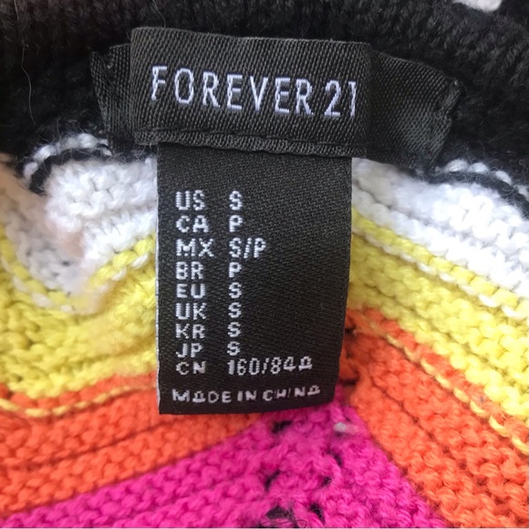 FOREVER 21 Geometrical Knit Crochet High Neck Scalloped Edge Crop Halter Top - Picture 6 of 6